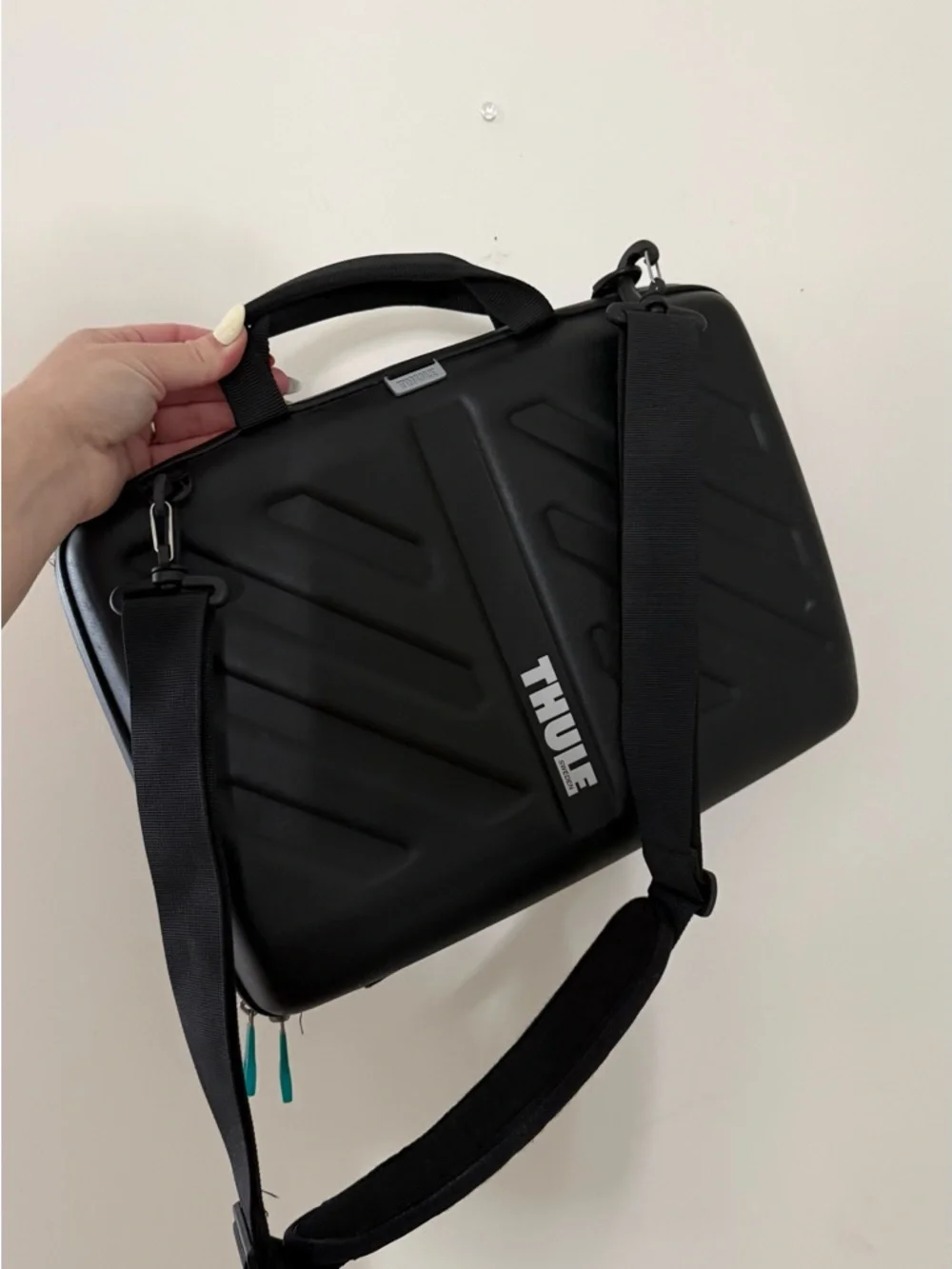 Thule Gauntlet TMPA-113 Hardshell Laptop Brief Removable Shoulder Strap Black